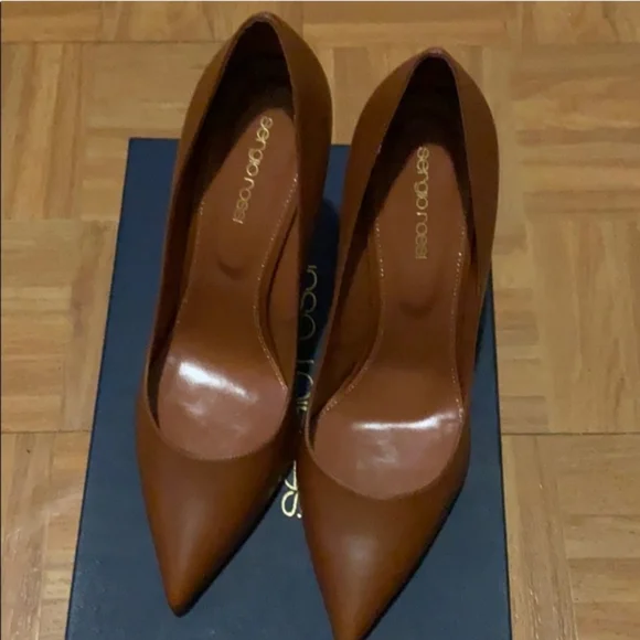 Sergio Rossi Godiva Pumps - Picture 5 of 6